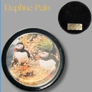 Daphne Pain Paperweight, Wiltshire England